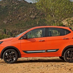 Tata Tiago Door Side Beading / Cladding (2016 Onwards) Tata Tiago Door Side Beading / Cladding (2016 Onwards)